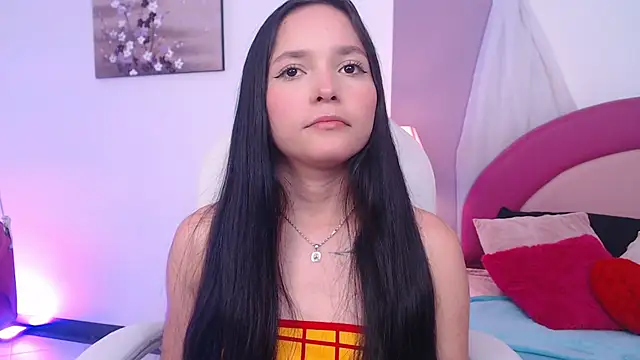 Suzy1  online show from April 14, 7:30 pm