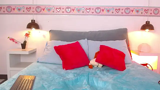 Suzy1  online show from October 31, 8:49 pm