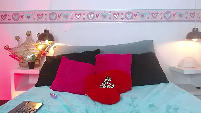 Suzy1  online show from February 24, 7:37 pm