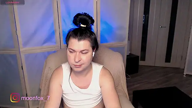 micromouse mo online show from November 30, 9:15 pm