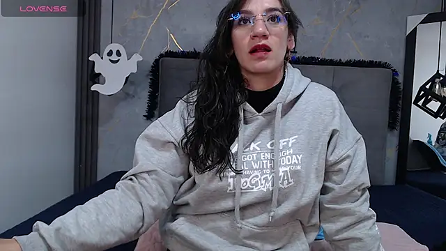 -Samantha  online show from October 25, 1:01 pm