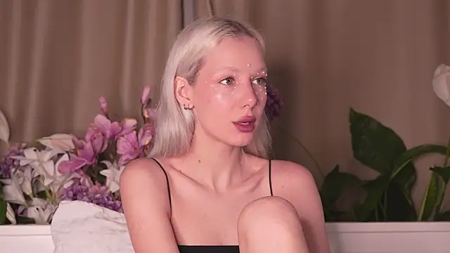 Snapshot of RanyThomson chatting on November 2, 6:35 pm RanyThomson online show from November 2, 6:35 pm