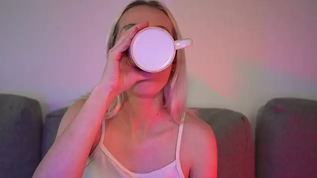 RanyThomson online show from April 21, 8:10 am