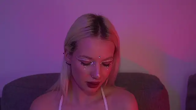 RanyThomson online show from April 4, 2:56 pm