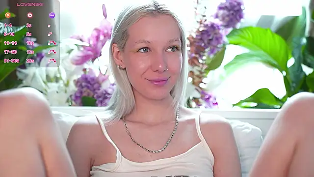 Snapshot of RanyThomson chatting on December 3, 12:48 pm RanyThomson online show from December 3, 12:48 pm