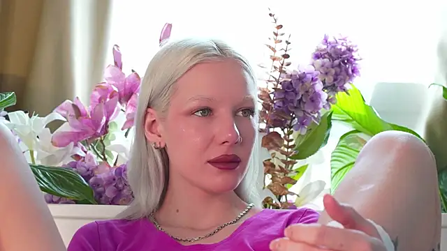 RanyThomson online show from December 19, 10:06 am