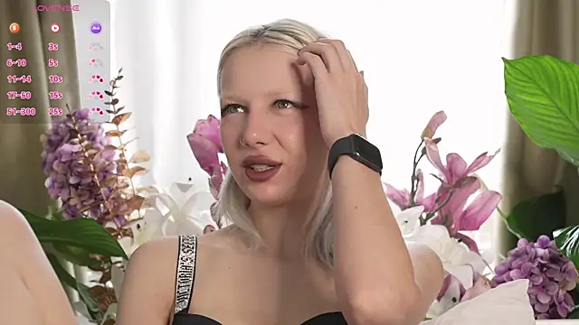 Snapshot of RanyThomson chatting on October 20, 7:53 am RanyThomson online show from October 20, 7:53 am