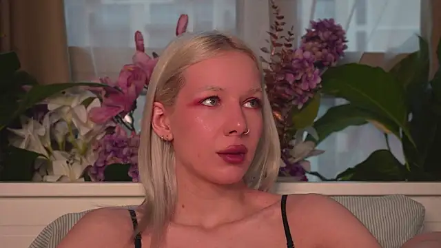 Snapshot of RanyThomson chatting on November 29, 1:44 pm RanyThomson online show from November 29, 1:44 pm