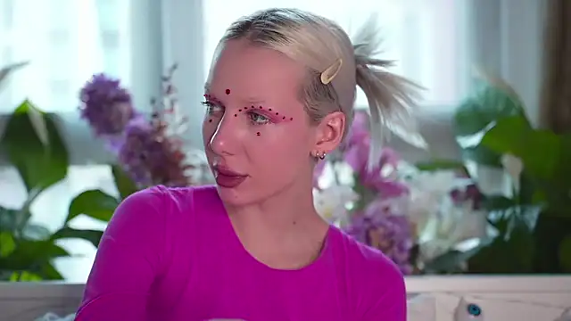 Snapshot of RanyThomson chatting on October 28, 12:15 pm RanyThomson online show from October 28, 12:15 pm