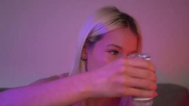 RanyThomson online show from April 12, 2:31 pm