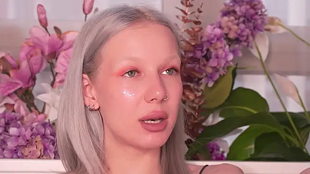 Snapshot of RanyThomson chatting on November 10, 2:22 pm RanyThomson online show from November 10, 2:22 pm