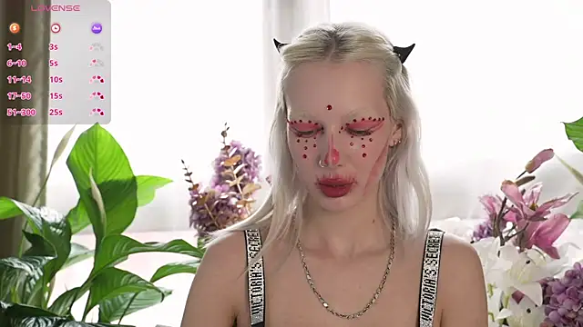 Snapshot of RanyThomson chatting on October 17, 7:55 am RanyThomson online show from October 17, 7:55 am