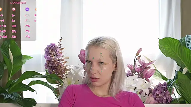 Snapshot of RanyThomson chatting on October 19, 7:55 am RanyThomson online show from October 19, 7:55 am