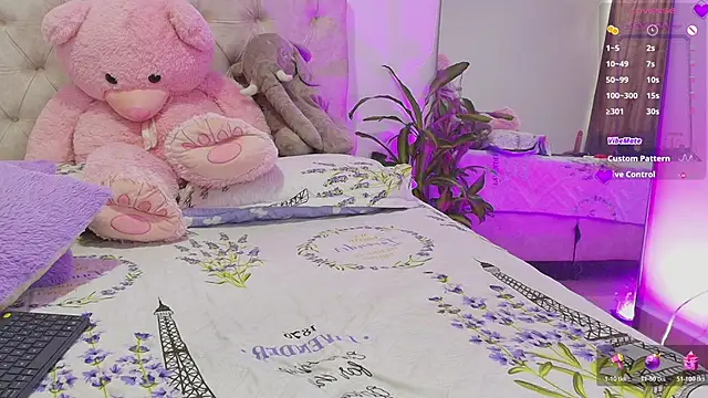 Snapshot of SoofiKiss chatting on June 4, 6:56 pm SoofiKiss online show from June 4, 6:56 pm