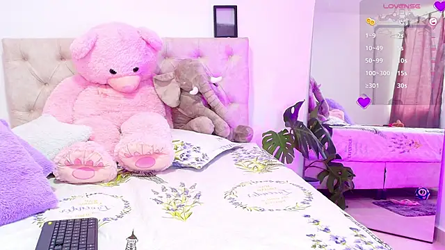 Snapshot of SoofiKiss chatting on October 9, 8:53 pm SoofiKiss online show from October 9, 8:53 pm