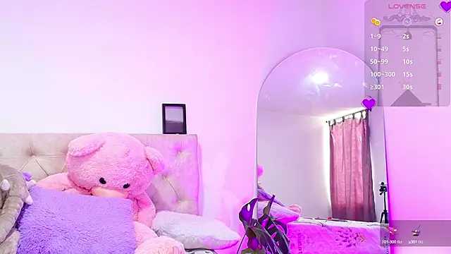 Snapshot of SoofiKiss chatting on October 10, 6:53 pm SoofiKiss online show from October 10, 6:53 pm