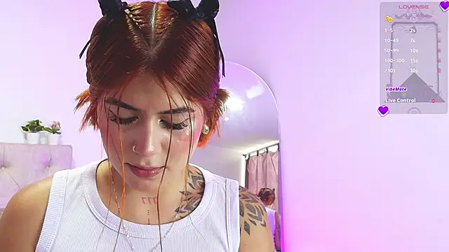 Snapshot of SoofiKiss chatting on February 19, 7:55 pm SoofiKiss online show from February 19, 7:55 pm