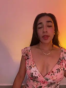 Snapshot of SabrinaEvanss_ chatting on June 5, 7:19 pm SabrinaEvanss online show from June 5, 7:19 pm