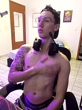 Snapshot of SweetGoodBoy22 chatting on October 5, 7:48 pm SweetGoodBoy22 online show from October 5, 7:48 pm