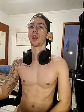 Snapshot of SweetGoodBoy22 chatting on November 8, 8:01 pm SweetGoodBoy22 online show from November 8, 8:01 pm