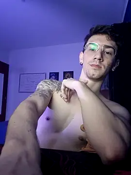 Snapshot of SweetGoodBoy22 chatting on October 3, 5:36 pm SweetGoodBoy22 online show from October 3, 5:36 pm