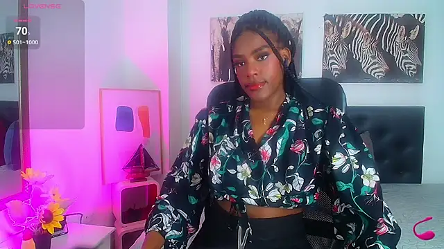 Snapshot of PaulinaEbony chatting on October 7, 3:29 am PaulinaEbony online show from October 7, 3:29 am