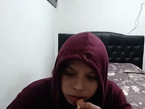 linnaskinyy online show from December 16, 4:06 am