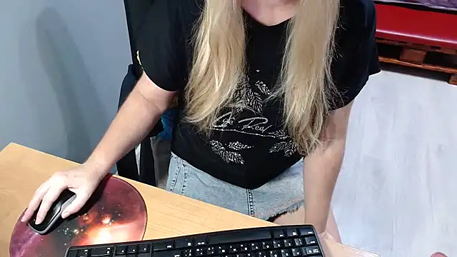 Snapshot of Ledi_Catherin chatting on December 3, 12:12 am Ledi Catherin online show from December 3, 12:12 am