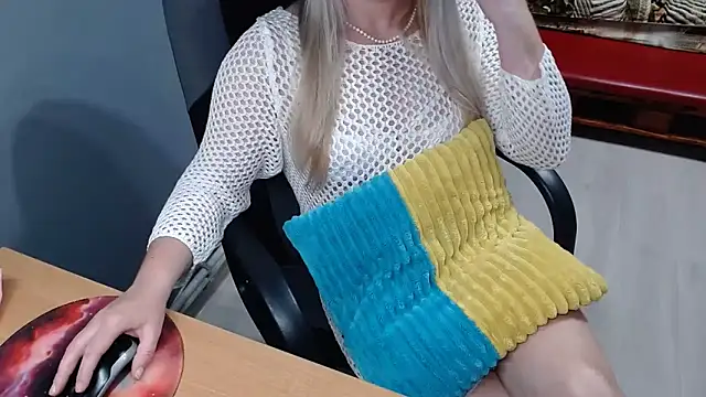 Ledi Catherin online show from May 1, 8:14 pm