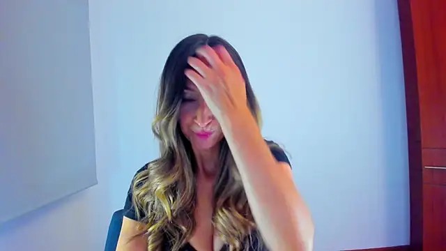 Velourmuse online show from April 9, 11:11 pm