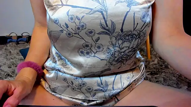 Snapshot of Velourmuse chatting on October 27, 12:11 am Velourmuse online show from October 27, 12:11 am