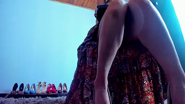 Snapshot of Velourmuse chatting on November 16, 2:55 pm Velourmuse online show from November 16, 2:55 pm