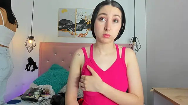 kiara and christy online show from October 16, 12:35 pm