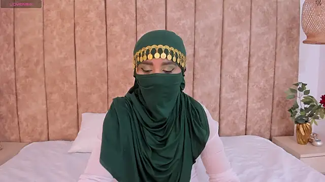 Snapshot of _alishaa_c chatting on October 26, 1:28 am alishaa c online show from October 26, 1:28 am