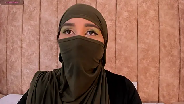 Snapshot of _alishaa_c chatting on November 11, 2:17 am alishaa c online show from November 11, 2:17 am