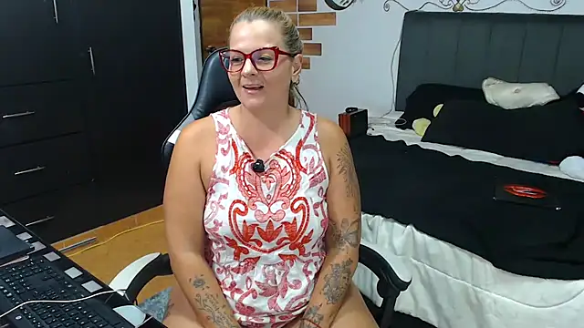 perlagoloza05 online show from May 29, 3:34 am