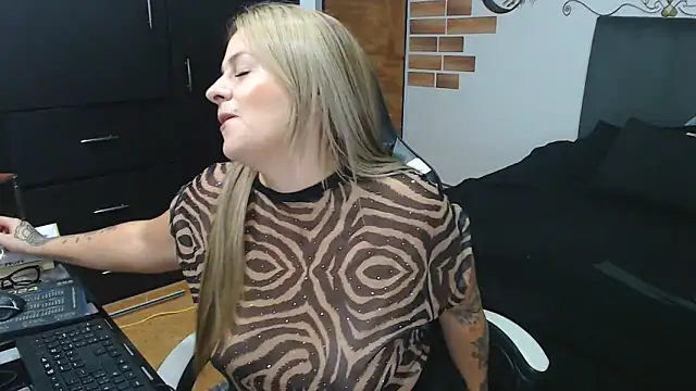 perlagoloza05 online show from November 16, 3:00 am