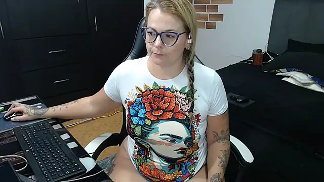 perlagoloza05 online show from February 25, 2:12 am