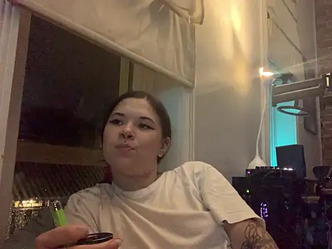 Snapshot of Jynx420friendly chatting on July 10, 8:25 am Jynx420friendly online show from July 10, 8:25 am