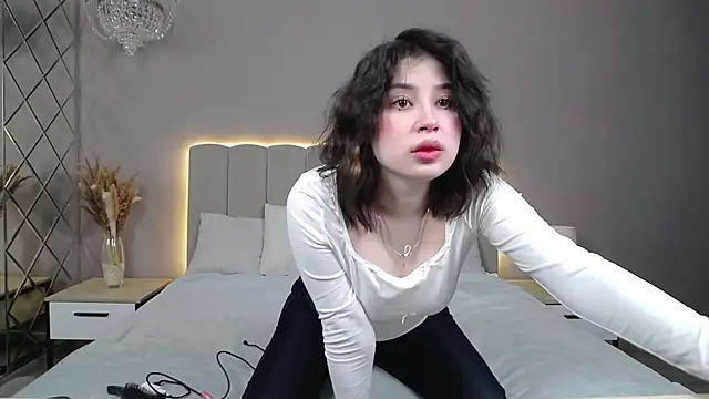 DianaMello online show from December 3, 4:02 am