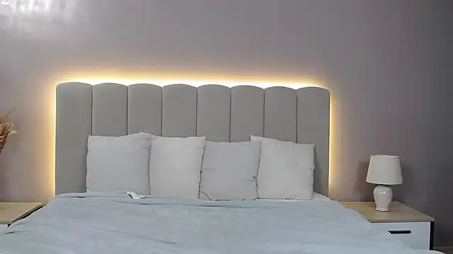 DianaMello online show from December 17, 4:06 am