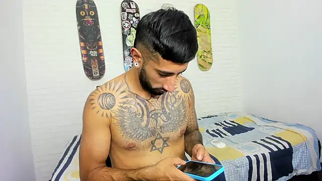 Snapshot of sofiandnick_smith chatting on June 16, 3:17 am sofiandnick smith online show from June 16, 3:17 am
