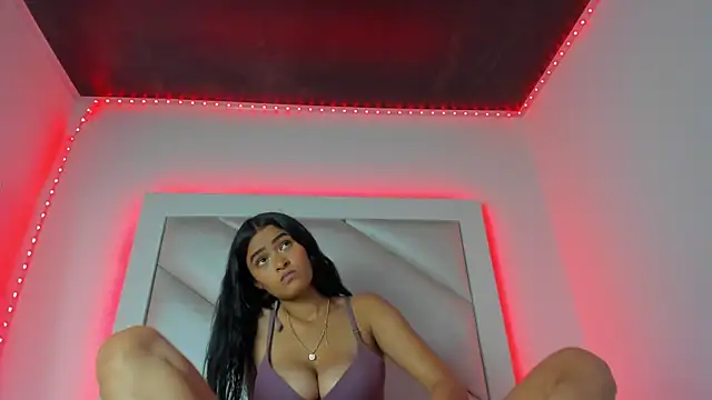 Snapshot of Madeline_jade chatting on October 31, 3:25 am Madeline jade online show from October 31, 3:25 am