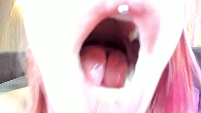 ZammyRossee online show from April 2, 4:30 am