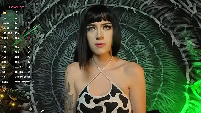 dahlia darkwood online show from December 18, 5:34 am