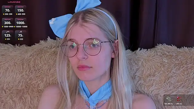 MonicaShiny online show from November 3, 7:06 pm