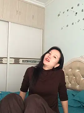 Snapshot of Mile-m chatting on October 19, 6:27 am Mile-m online show from October 19, 6:27 am
