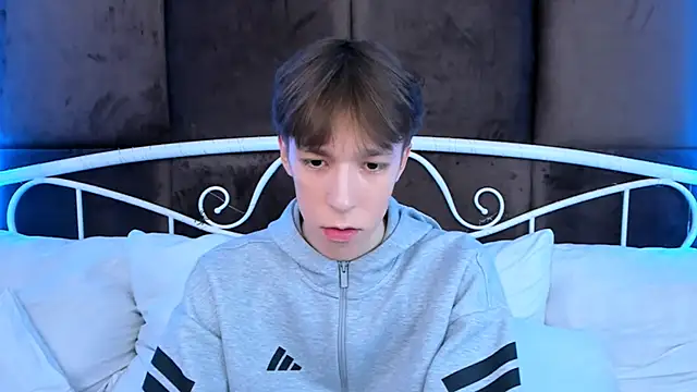 Snapshot of MarkBranston chatting on November 9, 10:52 am MarkBranston online show from November 9, 10:52 am