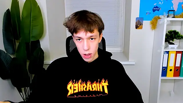 Snapshot of MarkBranston chatting on December 15, 10:43 am MarkBranston online show from December 15, 10:43 am