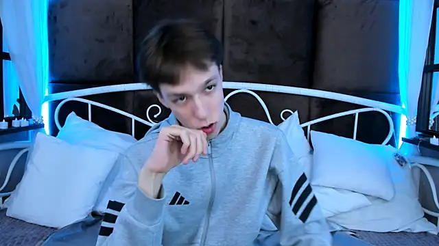 Snapshot of MarkBranston chatting on December 1, 10:49 am MarkBranston online show from December 1, 10:49 am